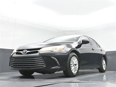 Used 2016 Toyota Camry LE image 39