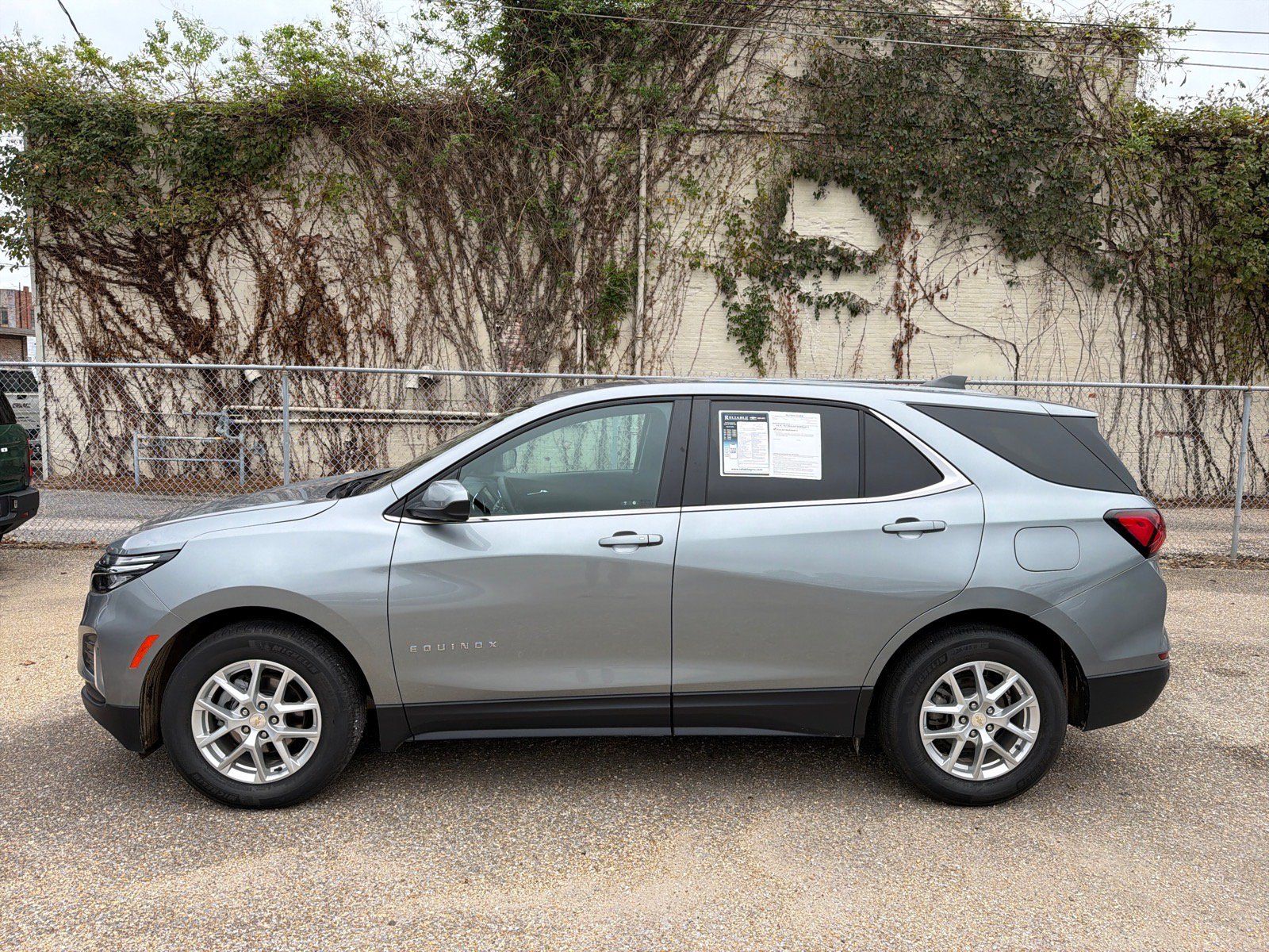 Used 2024 Chevrolet Equinox LT FWD image 3