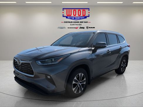 Used 2021 Toyota Highlander XLE AWD/4WD image 12