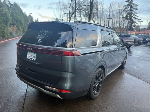 Used 2022 Kia Carnival SX Prestige image 10