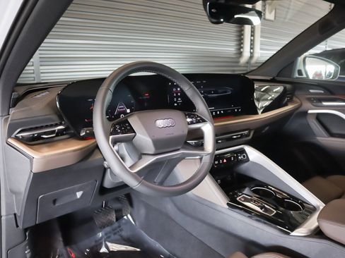 New 2025 Audi Q5 Premium Plus image 17
