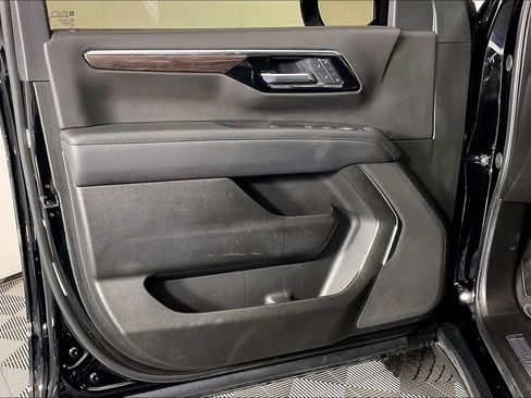 Used 2025 Chevrolet Tahoe Z71 AWD/4WD image 24