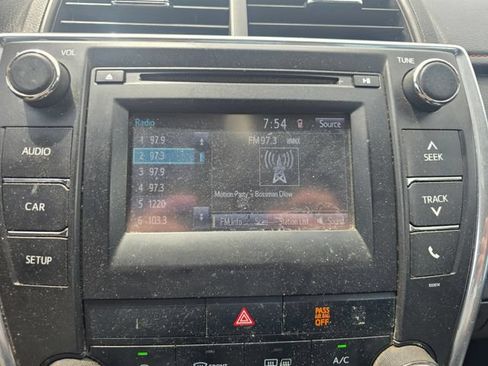 Used 2017 Toyota Camry SE FWD image 18