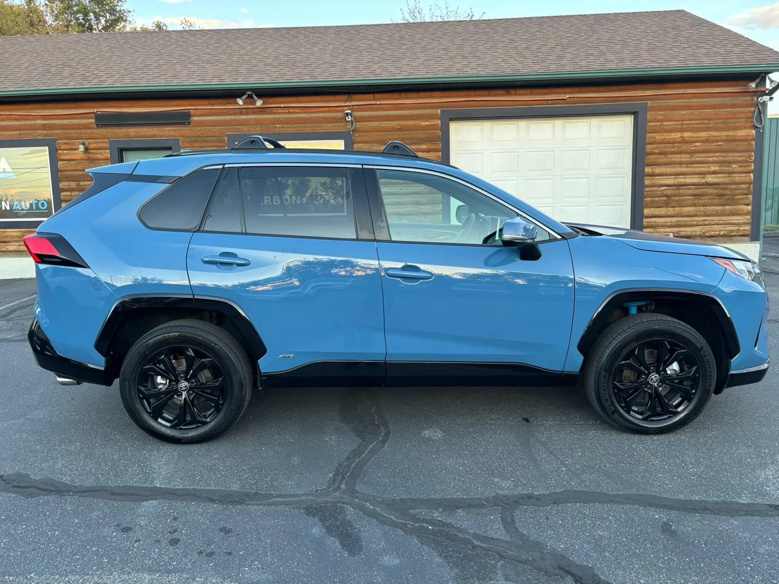 Used 2025 Toyota RAV4 SE w/ Convenience Package AWD/4WD image 9