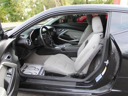 Used 2022 Chevrolet Camaro LT RWD image 10