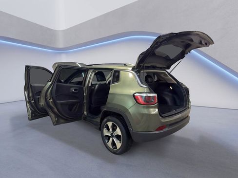 Used 2018 Jeep Compass Latitude w/ Popular Equipment Group image 11