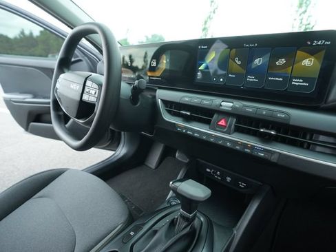 Used 2025 Kia K4 FWD image 39