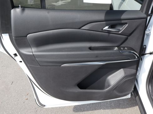 Used 2025 Chevrolet Traverse LT FWD image 29