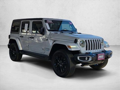 Used 2022 Jeep Wrangler Unlimited Sahara w/ Cold Weather Group AWD/4WD image 3