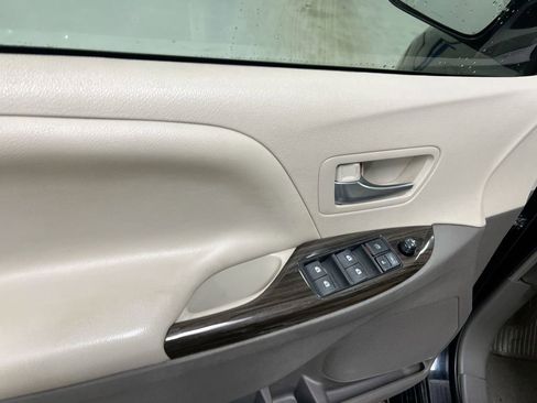 Used 2016 Toyota Sienna XLE Premium image 21