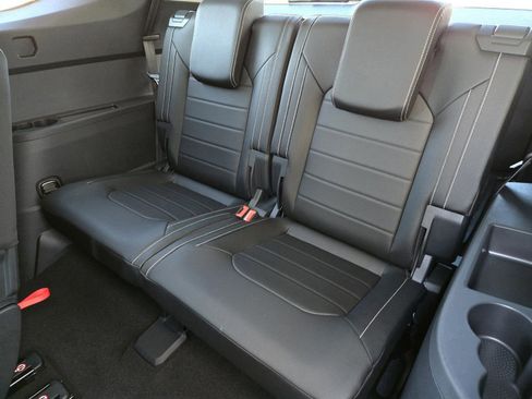 Used 2025 Volkswagen Atlas SEL image 21