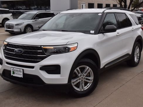 Used 2021 Ford Explorer XLT image 39