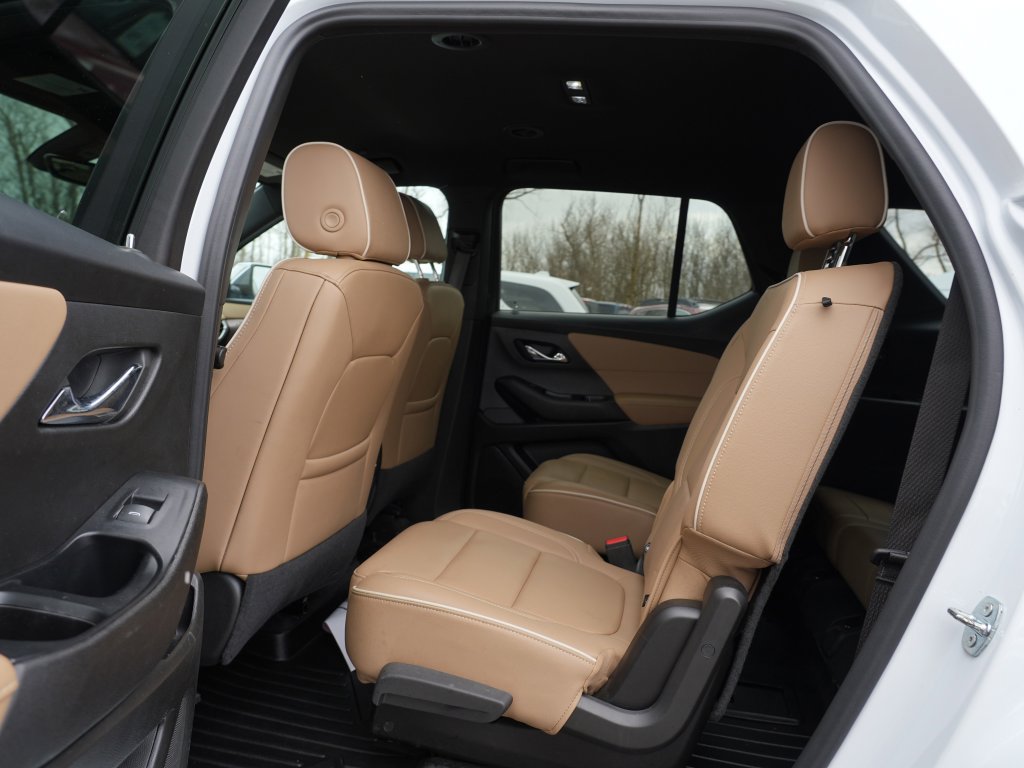 Used 2023 Chevrolet Traverse Premier AWD/4WD image 19