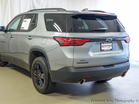 Used 2023 Chevrolet Traverse LT FWD image 7