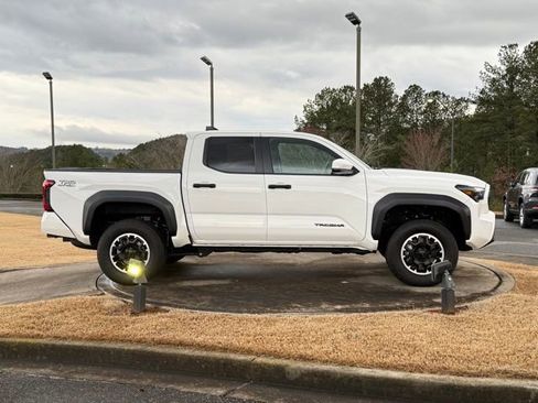 Used 2024 Toyota Tacoma TRD Off-Road image 8