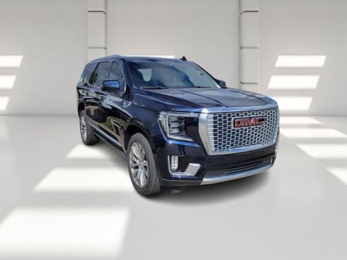 Used 2021 GMC Yukon Denali w/ Denali Premium Package image 3