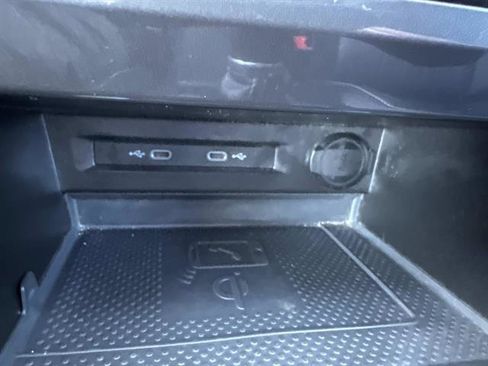 Used 2022 Volkswagen Tiguan SE image 38