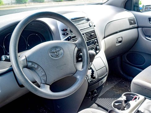 Used 2006 Toyota Sienna FWD image 11