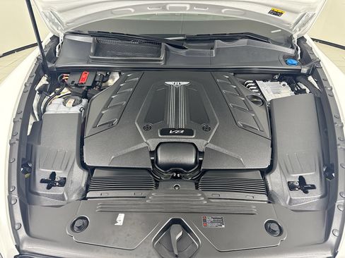 Certified 2023 Bentley Bentayga AWD/4WD image 29