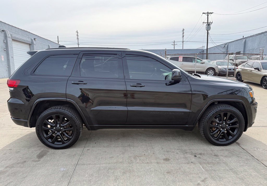 Used 2020 Jeep Grand Cherokee Altitude AWD/4WD image 5