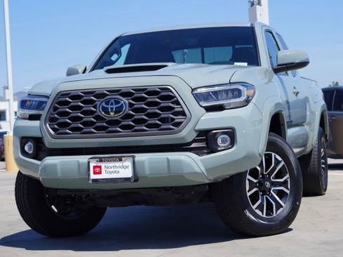 Used 2023 Toyota Tacoma TRD Sport w/ Technology Package AWD/4WD image 3