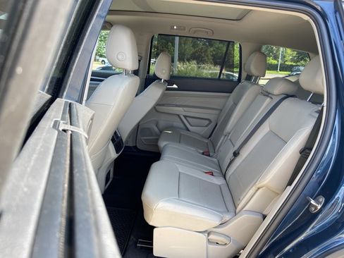 Used 2023 Volkswagen Atlas SE w/ Panoramic Sunroof Package FWD image 21
