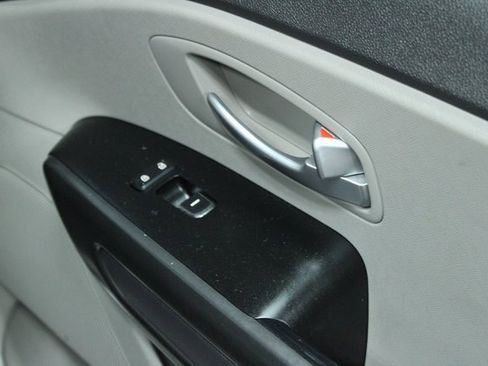 Used 2018 Kia Sedona L image 10