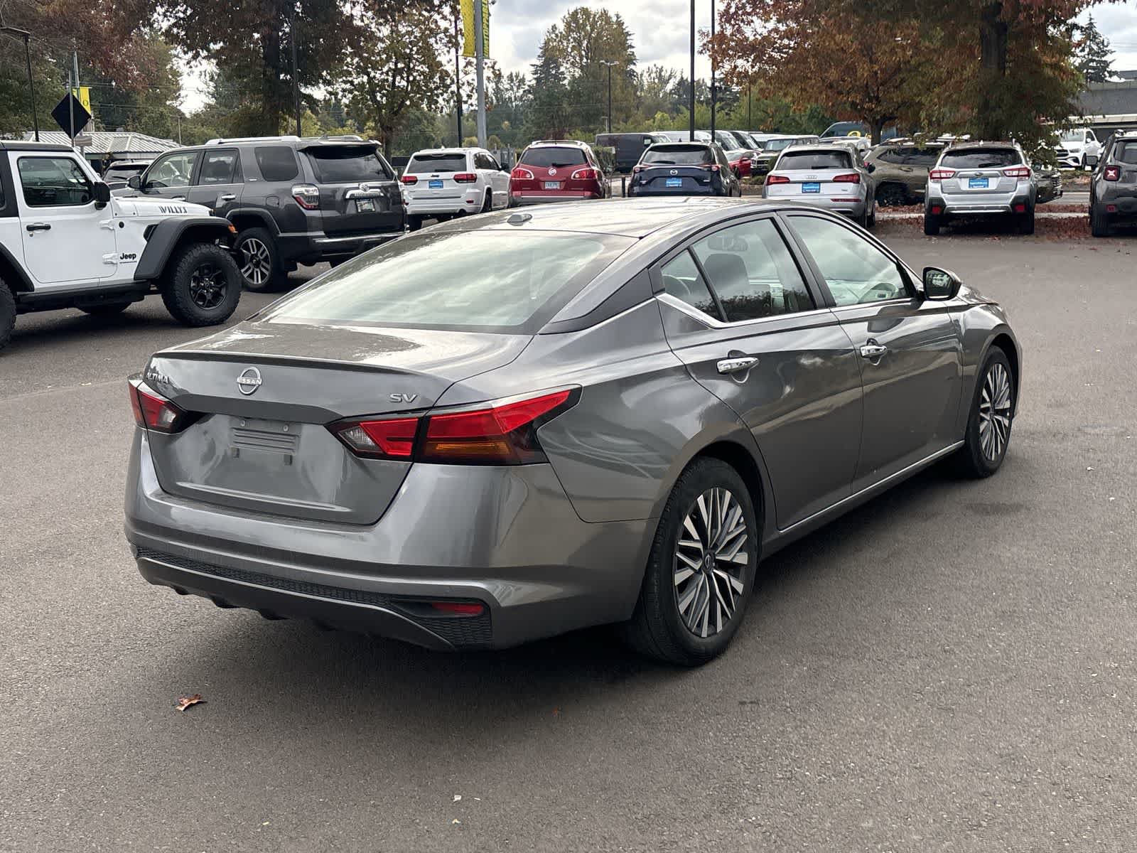 Used 2024 Nissan Altima 2.5 SV FWD image 5