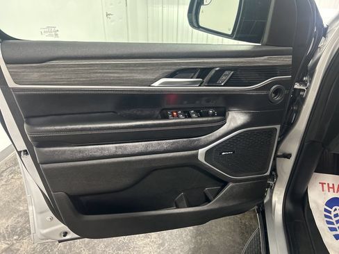 Used 2024 Jeep Wagoneer Series II w/ Flexible Seating Group AWD/4WD image 8