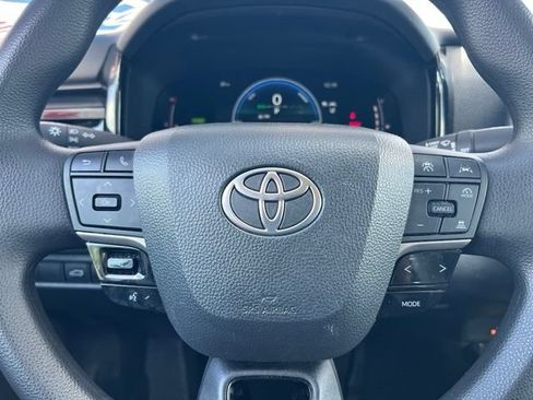 Used 2025 Toyota Camry LE FWD image 18