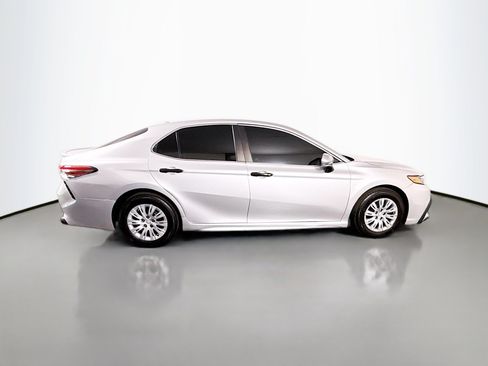 Used 2022 Toyota Camry SE w/ Convenience Package FWD image 11