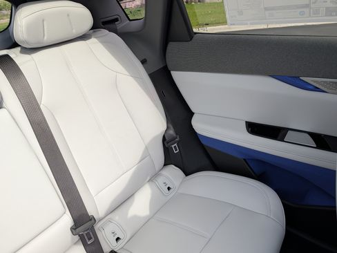 Used 2027 Cadillac Optiq Luxury w/ LPO, Floor Liner Package AWD/4WD image 15