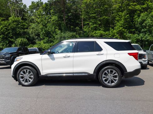 Used 2023 Ford Explorer XLT AWD/4WD image 8