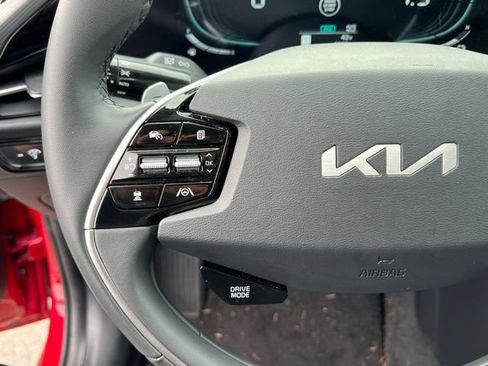 Certified 2024 Kia Niro EX image 23