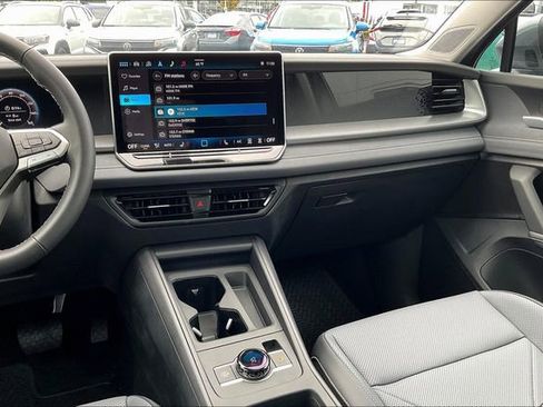 New 2025 Volkswagen Tiguan SE image 8