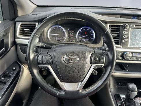 Used 2018 Toyota Highlander XLE image 9