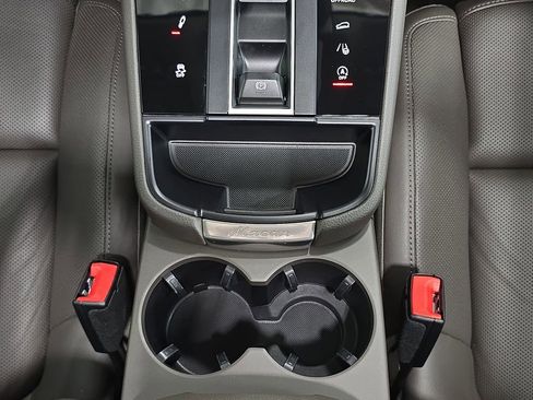 Certified 2024 Porsche Macan S AWD/4WD image 20