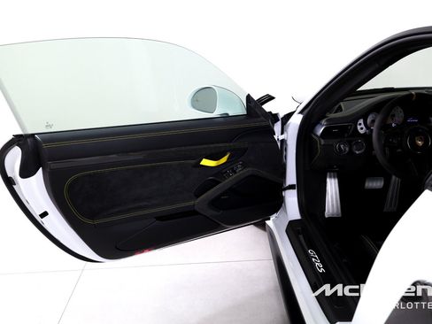 Used 2018 Porsche 911 GT2 RS w/ Weissach Package RWD image 10