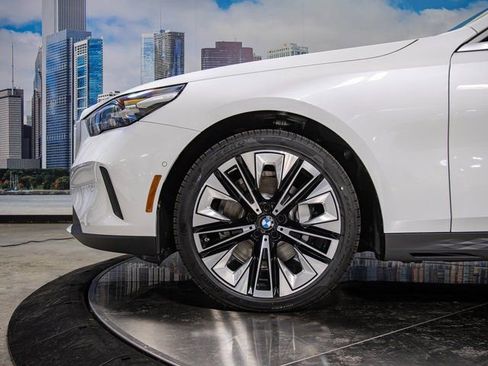 Used 2026 BMW 530i xDrive 530i xDrive w/ Premium Package image 7