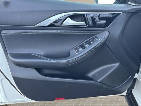 Used 2017 INFINITI QX30 Premium w/ Navigation Package image 16