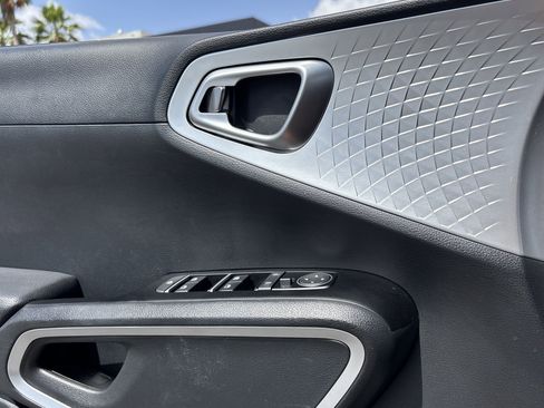 Certified 2025 Kia Soul LX w/ LX Technology Package FWD image 19