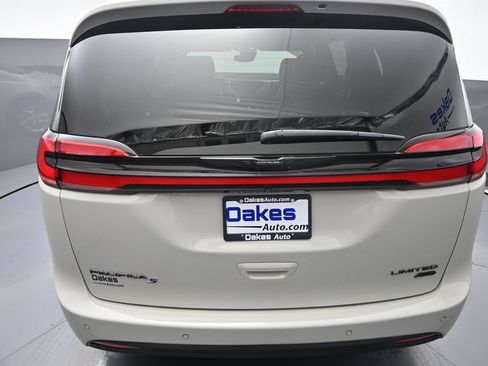Used 2021 Chrysler Pacifica Limited w/ S Appearance Package AWD/4WD image 32