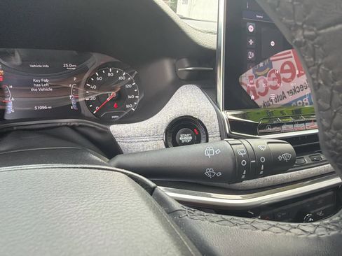 Used 2024 Jeep Compass Latitude image 25