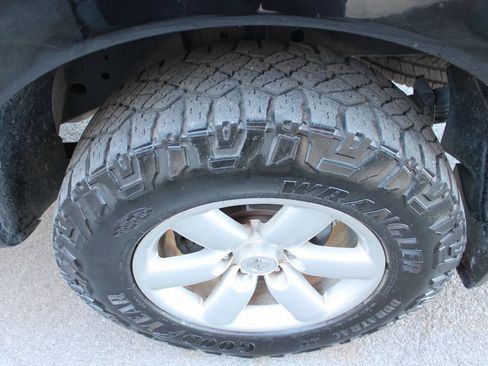 Used 2010 Nissan Titan SE RWD image 13