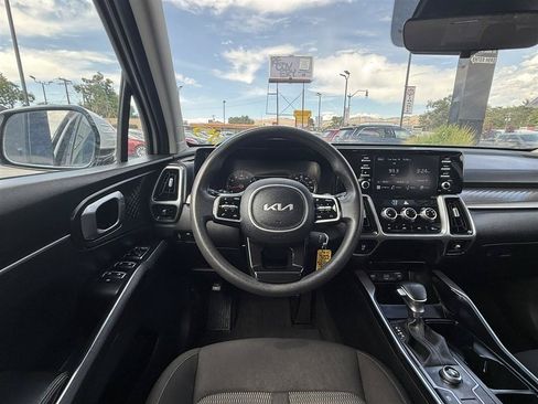Used 2022 Kia Sorento LX AWD/4WD image 28