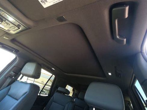 Used 2023 Chevrolet Tahoe Z71 w/ Luxury Package AWD/4WD image 15