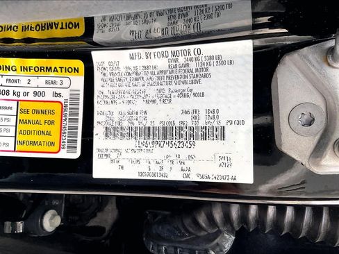 Used 2017 Lincoln Continental Premiere image 37