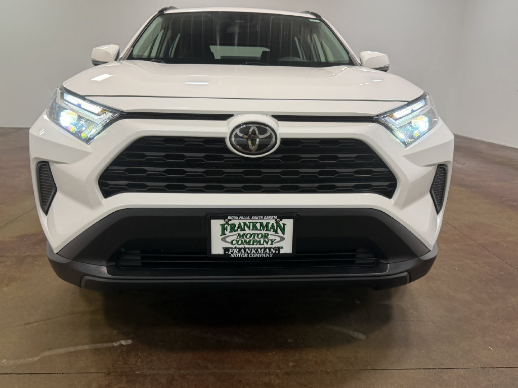 Used 2025 Toyota RAV4 XLE AWD/4WD image 40
