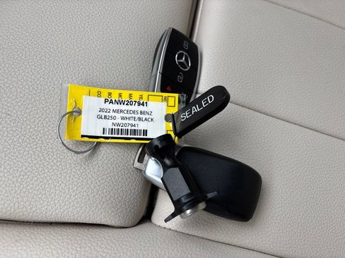 Used 2022 Mercedes-Benz GLB 250 w/ Premium Package Lite image 34