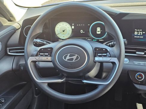 Used 2024 Hyundai Elantra SEL FWD image 17